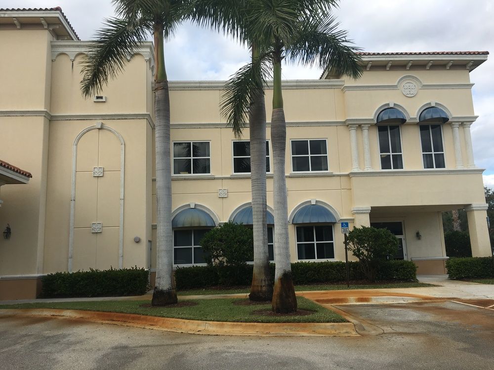 Class "A" Professional/Medical Space Near Hospital & US 1: 1680 SE Lyngate Dr, Port Saint Lucie, FL 34952